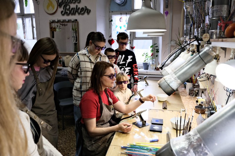 Детский мастер-класс по стеклу с лекцией в Москве — GlassBaker, мастер-класс «Тайна Пандоры»