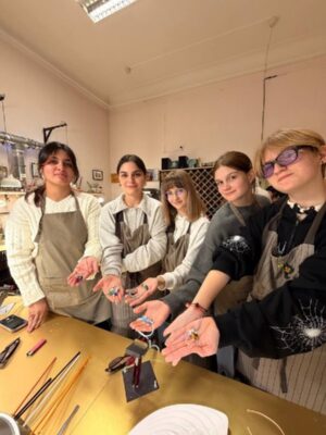 Мастер-класс для подростков в Москве лэмпворк GlassBaker — занятие у горелки