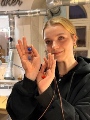 Хобби для женщины — изделие из стекла ручной работы, мастерская GlassBaker