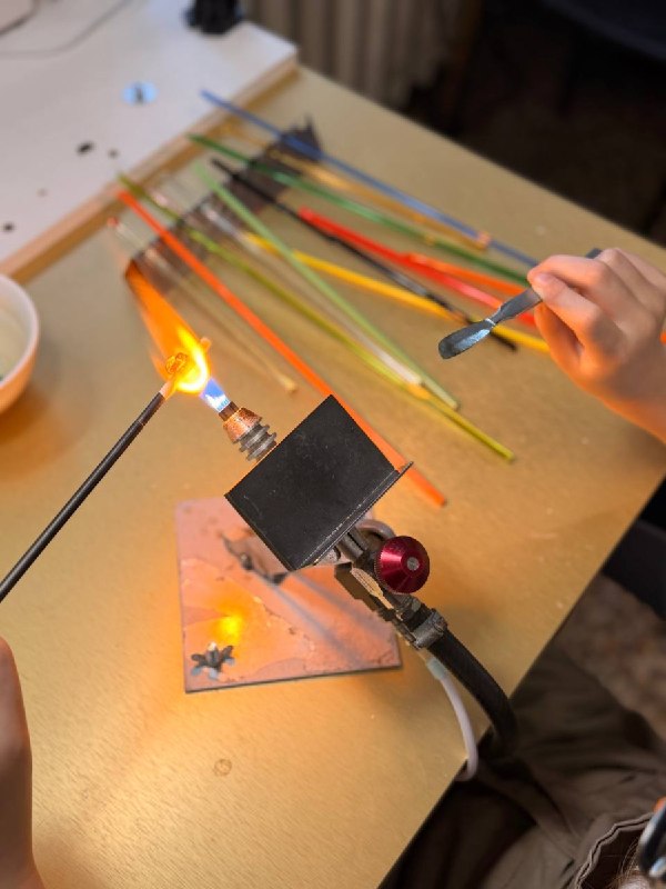 Фото с мастер-класса «Бусина-талисман» в мастерской GlassBaker